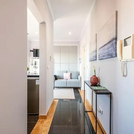 Apartment Sunny Private Rooftop Sauna & Hot Tub By Bentobox